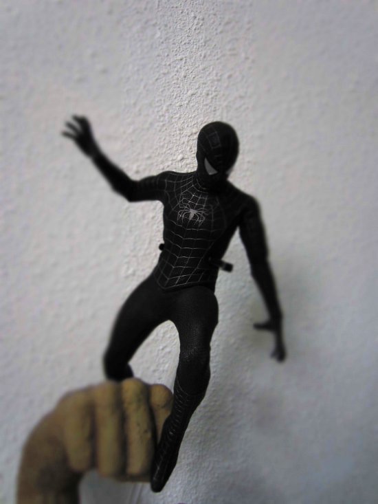 Hot Toys Black Suit Spiderman